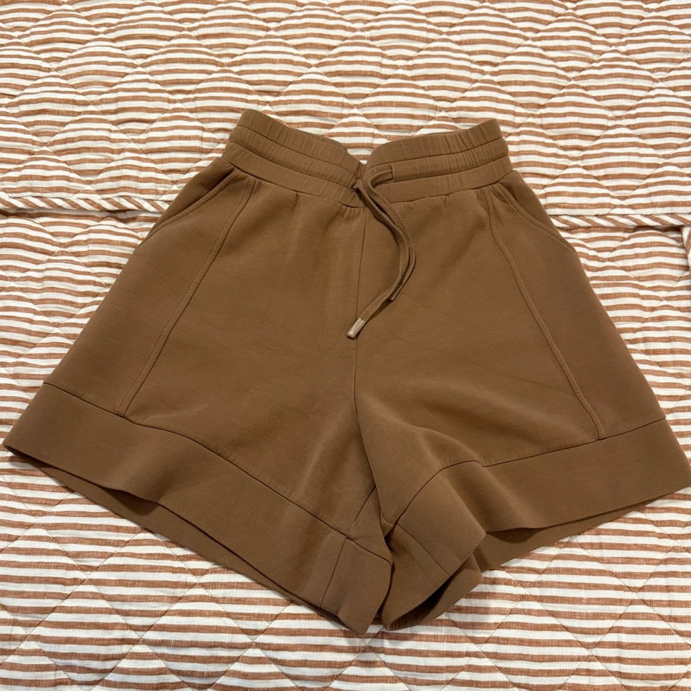 Varley Alder High Rise Short 5.5